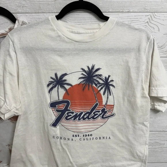 Pair Of Women’s White Cropped Short Sleeve Tee Shirts. Size S - Picture 3 of 6